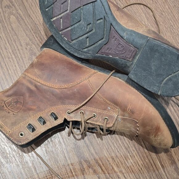 Ariat men’s heritage boots. 8.5B